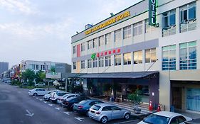 Eight Days Boutique Hotel @ Mount Austin